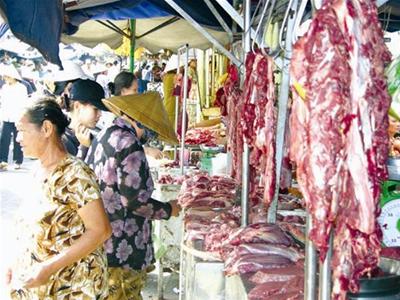 Phát hiện hàng trăm tấn thực phẩm quá hạn sử dụng